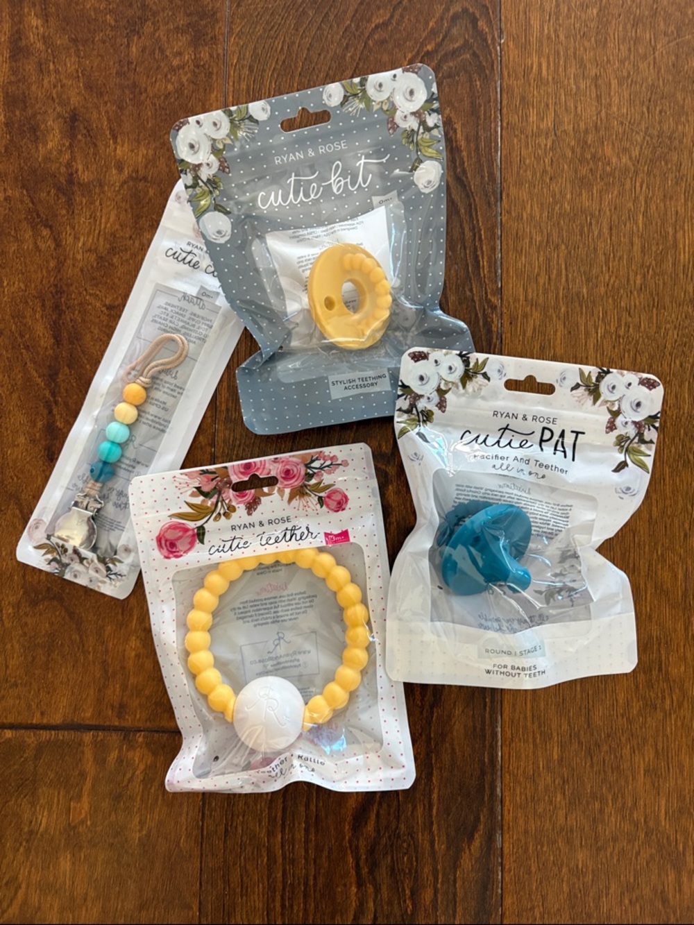 Ryan & Rose - Cutie Teether & Pacifier Set - Yellow and Teal